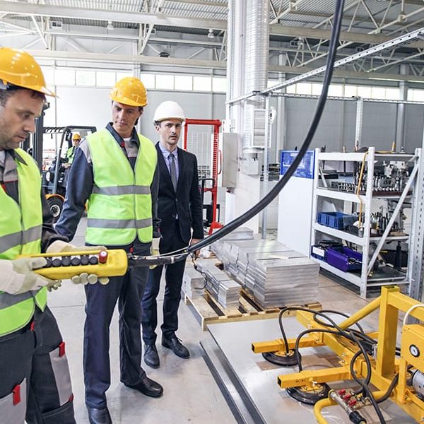 workers-electro-magnets-lifting-steel-plate
